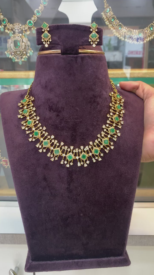 Exquisite Green Stone Necklace Set with Matching Earrings